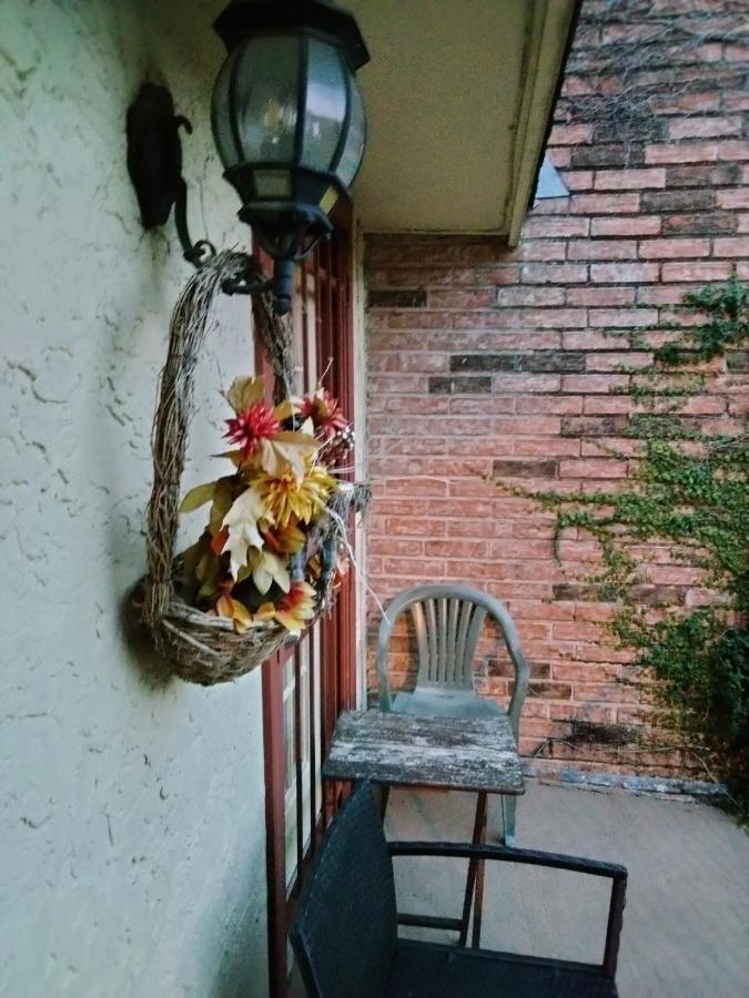 The Art Abbey Bed & Breakfast Houston Exterior photo